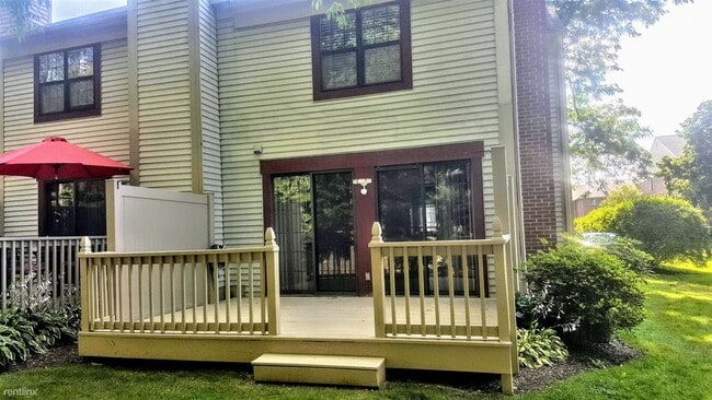 Building Photo - 2 br, 1.5 bath Condo - Concord Village Con...