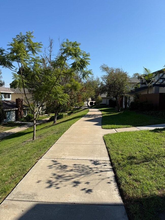 Building Photo - Gorgeous and Upgraded 4 Bed, 2.5 Bath Two-...