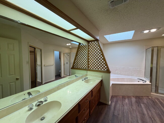 Building Photo - Beautiful 3-Bedroom Home in Quiet Neighborhood!