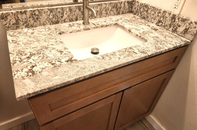 Building Photo - GCU Students Welcome! Updated 2-Bedroom Unit For Lease