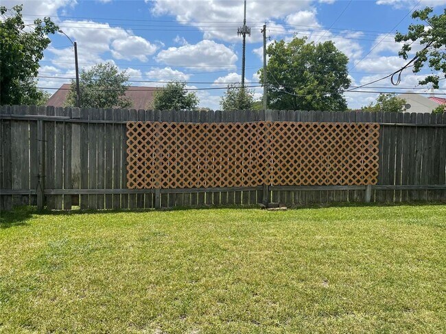 Building Photo - 11418 El Diamante Dr