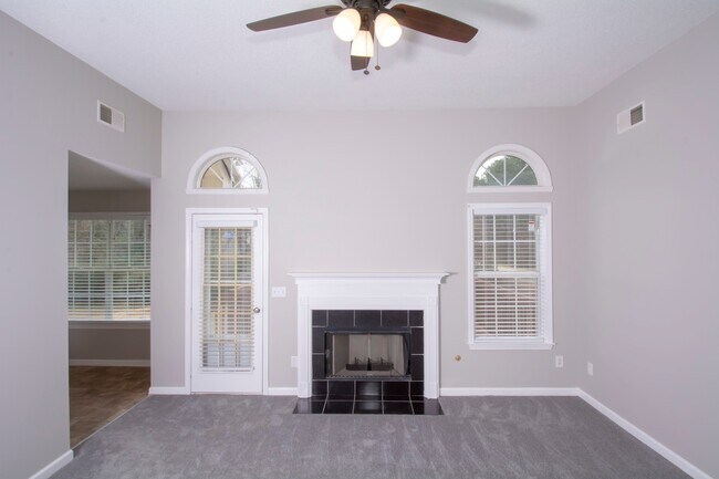 Building Photo - 132 Chariot Dr