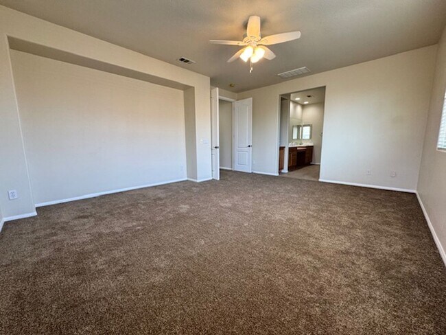 Building Photo - Gorgeous Westside 5 + 3 With Solar - $3800