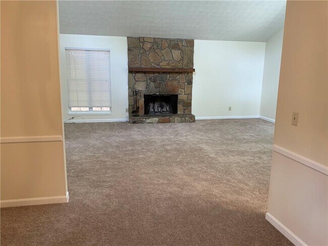 Building Photo - 4167 Oak Ferry Dr NE