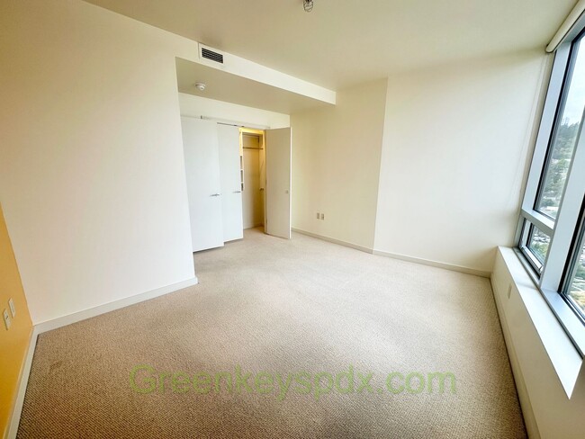 Building Photo - Spacious, open-concept 1-bedroom 16th floo...