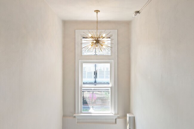 Building Photo - Second Floor Two Bedroom 1 Bath Unit Available