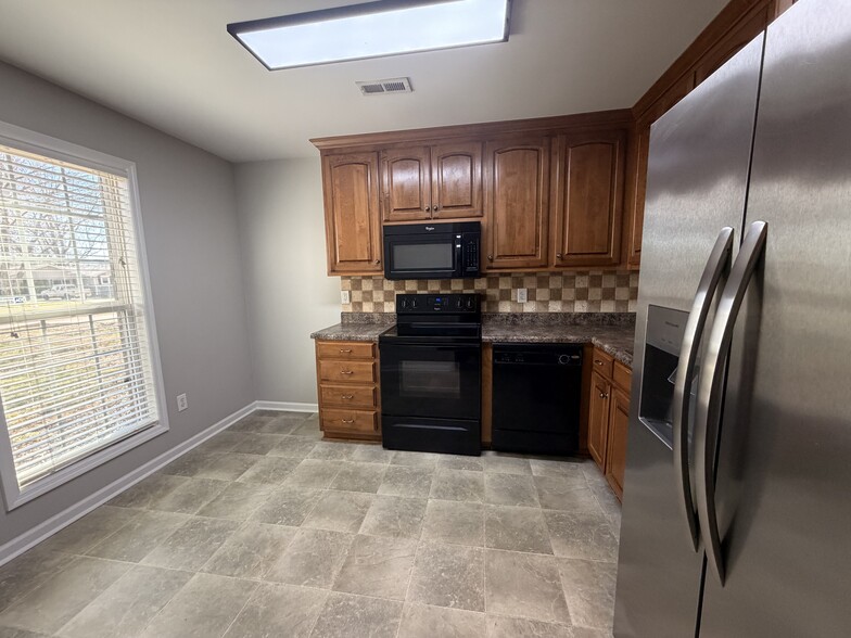 Building Photo - 452 Banyon Rd