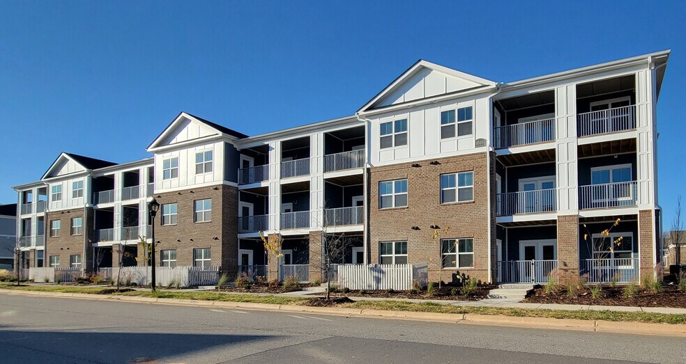 Encore at Welden Village 8000 Carlow Dr Kernersville NC 27284 Apartment Finder