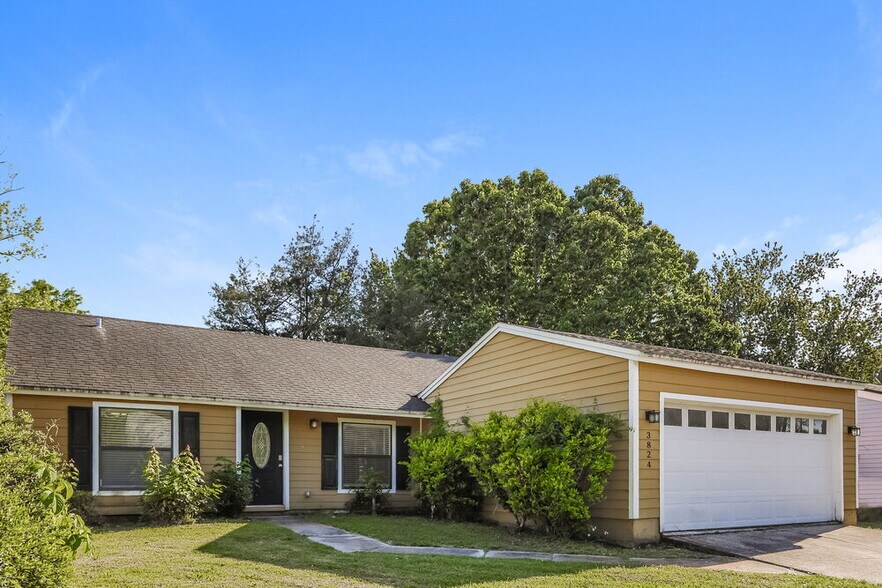 Building Photo - 3824 Tree Lake Dr