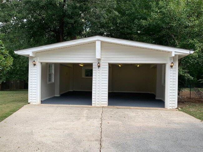 Building Photo - 2595 Ashford Rd NE