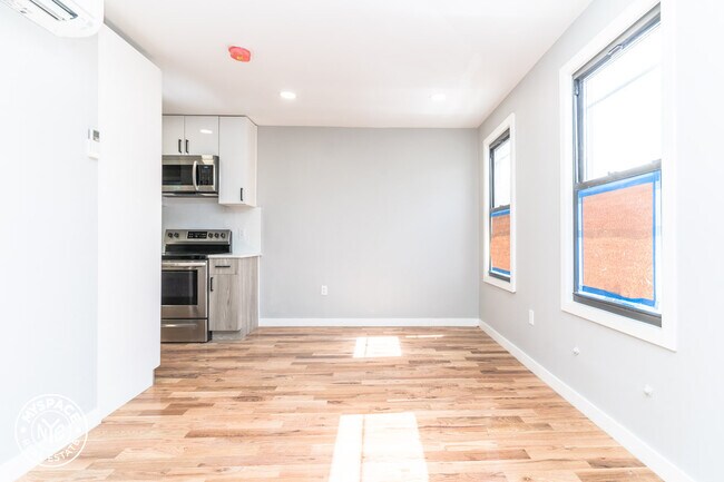 Building Photo - 2289 Pacific St