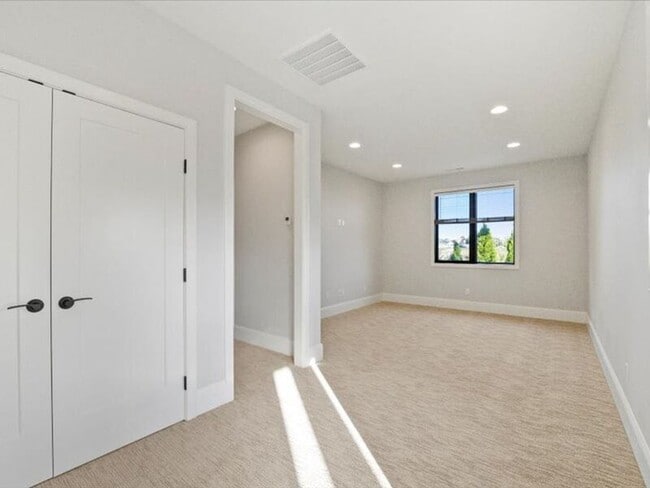 Building Photo - 3500 S Morain St