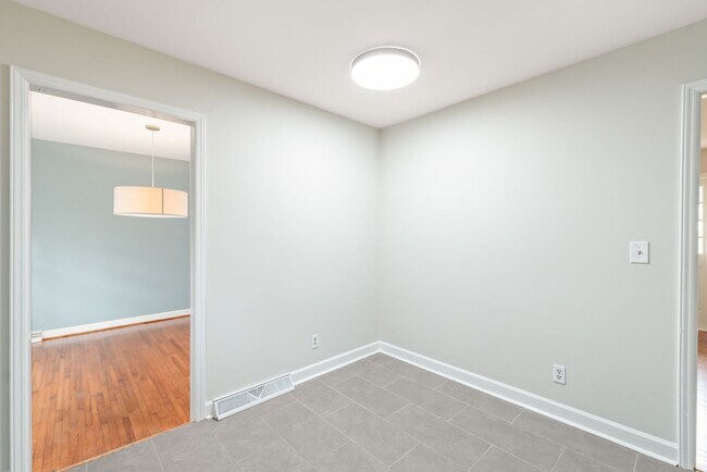 Building Photo - 3 Bedroom home in Coventry Woods!