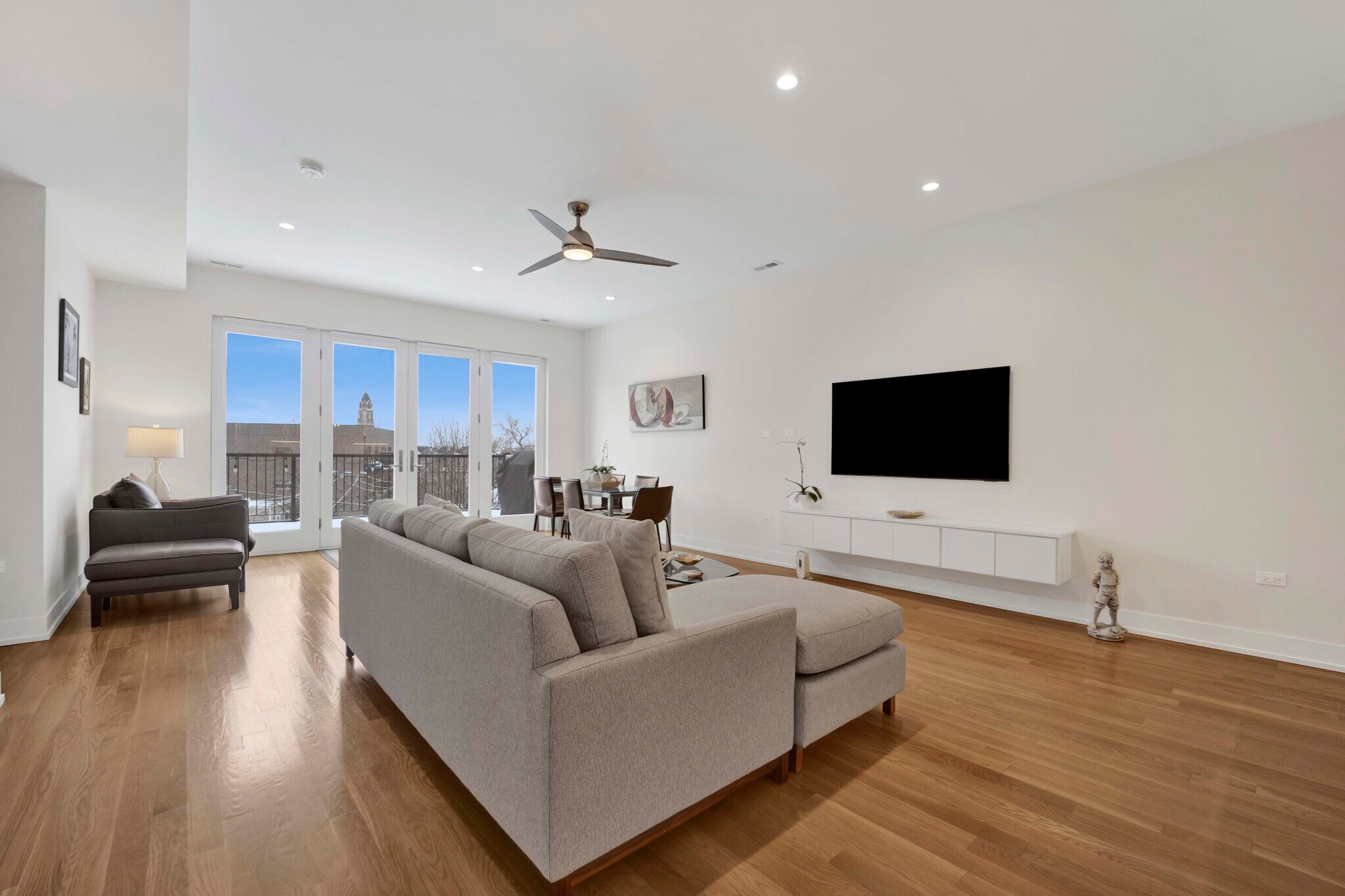 Building Photo - 4024 N Lincoln Ave