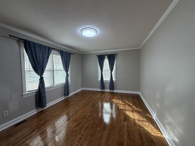 Building Photo - 1204 Rodgers Dr