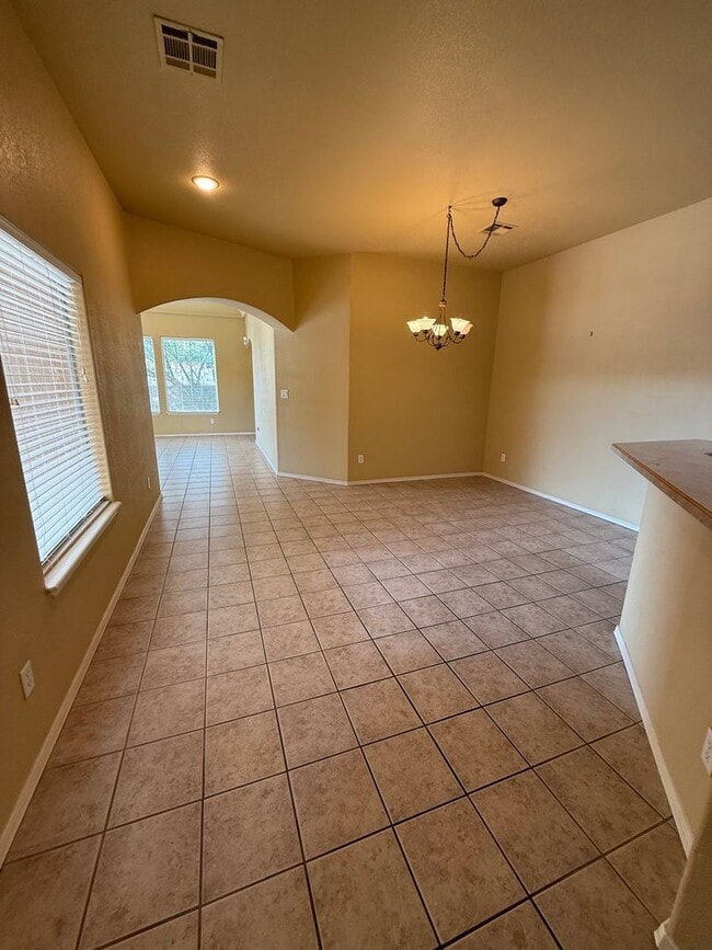 Building Photo - Beautiful 3 Bedroom Home! Available Now!