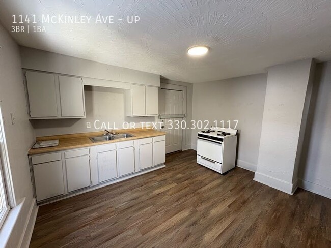 Building Photo - Three bedroom one bathroom second level ap...