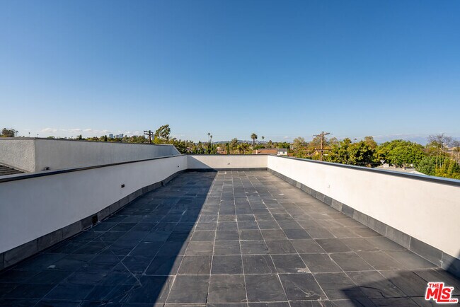 Building Photo - 9511 National Blvd