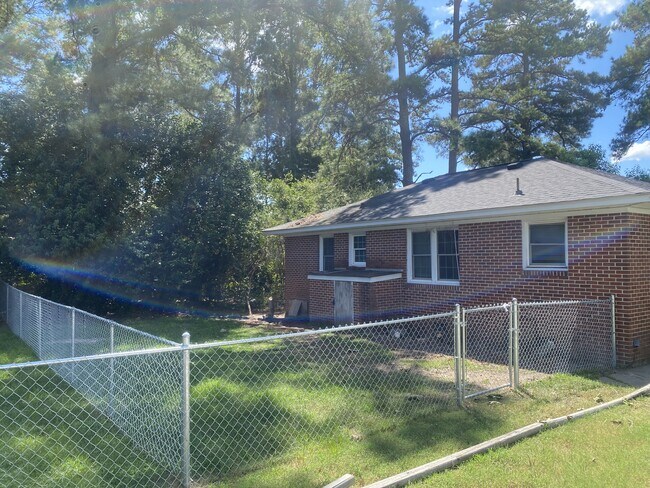 Building Photo - 150 Central Dr