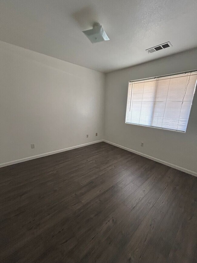 Building Photo - 1748-1750 Garden