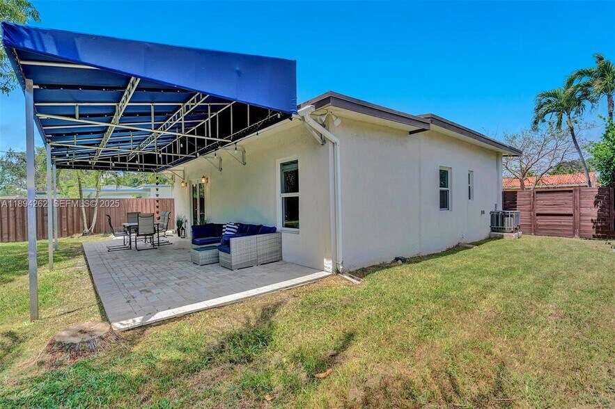 Building Photo - 1000 Matanzas Ave