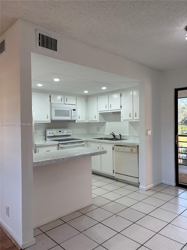 Building Photo - 4171 Oak Terrace Dr