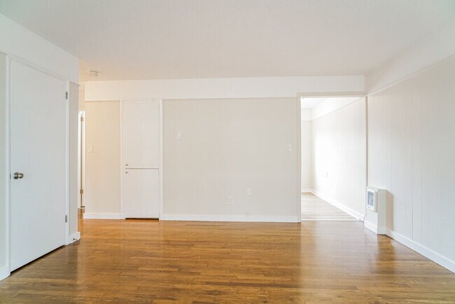 Building Photo - 131 SE 22nd Ave