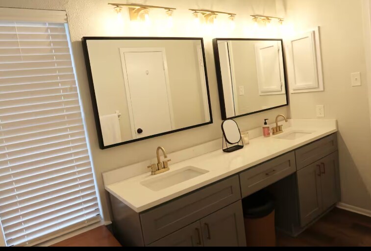 Building Photo - 15218 Bent Moss St