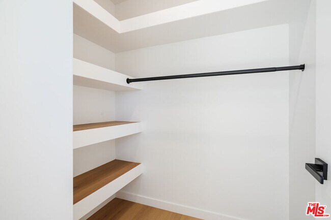 Building Photo - 6763 Lexington Ave