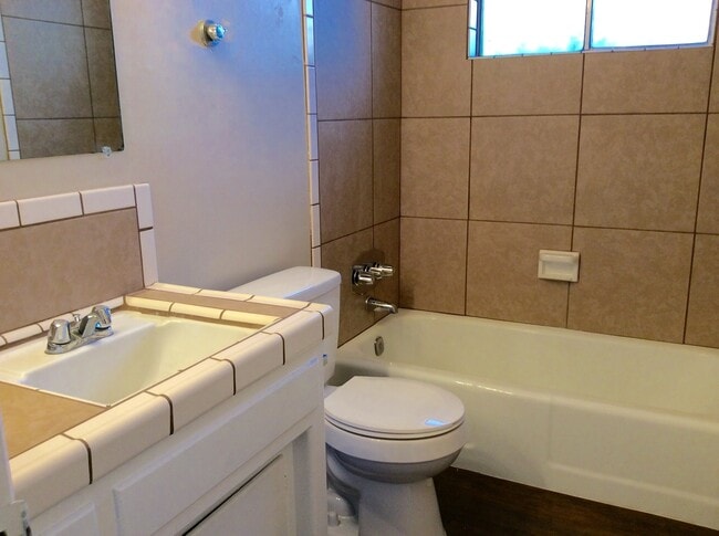 Building Photo - 2923 Peerless Ave