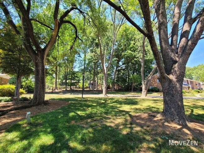 Building Photo - 3003 Overton Dr