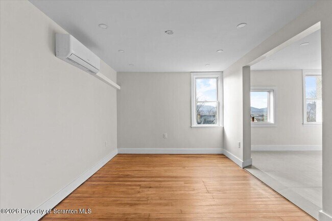 Building Photo - 840 Clay Ave