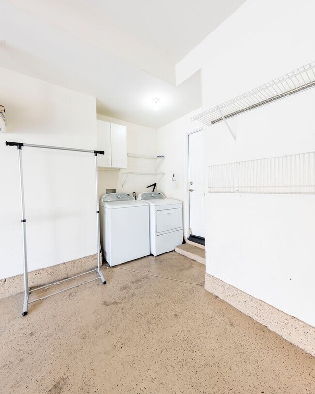 Building Photo - Irvine Condo Now Leasing