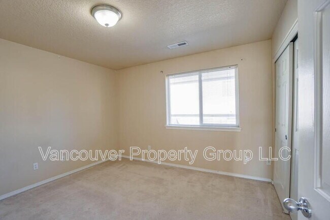 Building Photo - 4000 NE 109th Ave