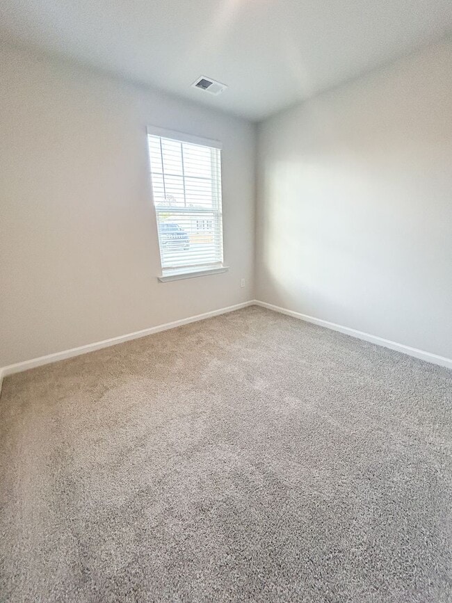 Building Photo - $500 Off 1st  Month Rent (Upon Approval) - Charming 3 Bdrm/2 Bath Cottage