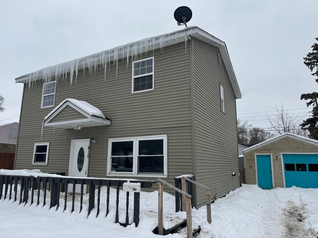 Building Photo - 416 E Chippewa Ave