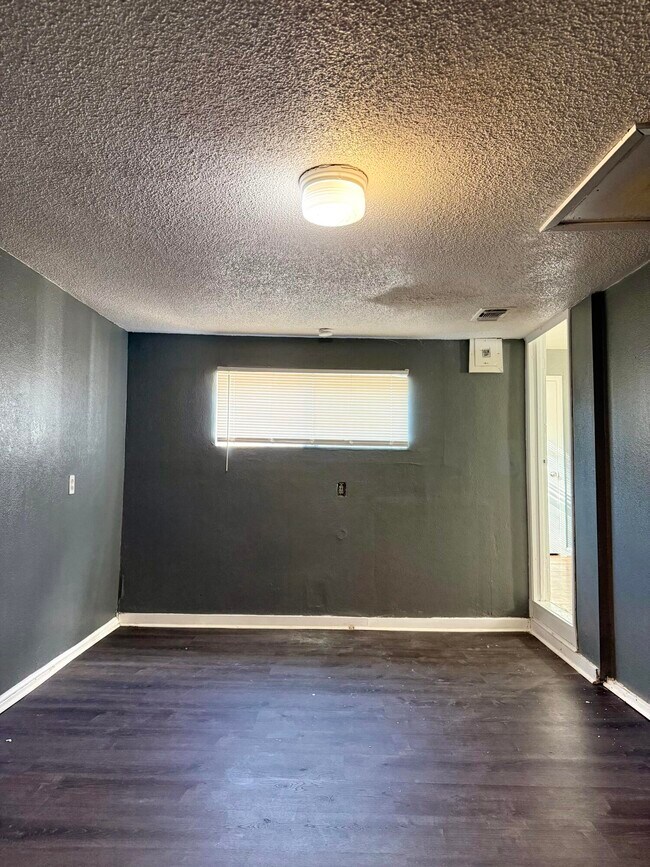 Building Photo - 2405 23rd St