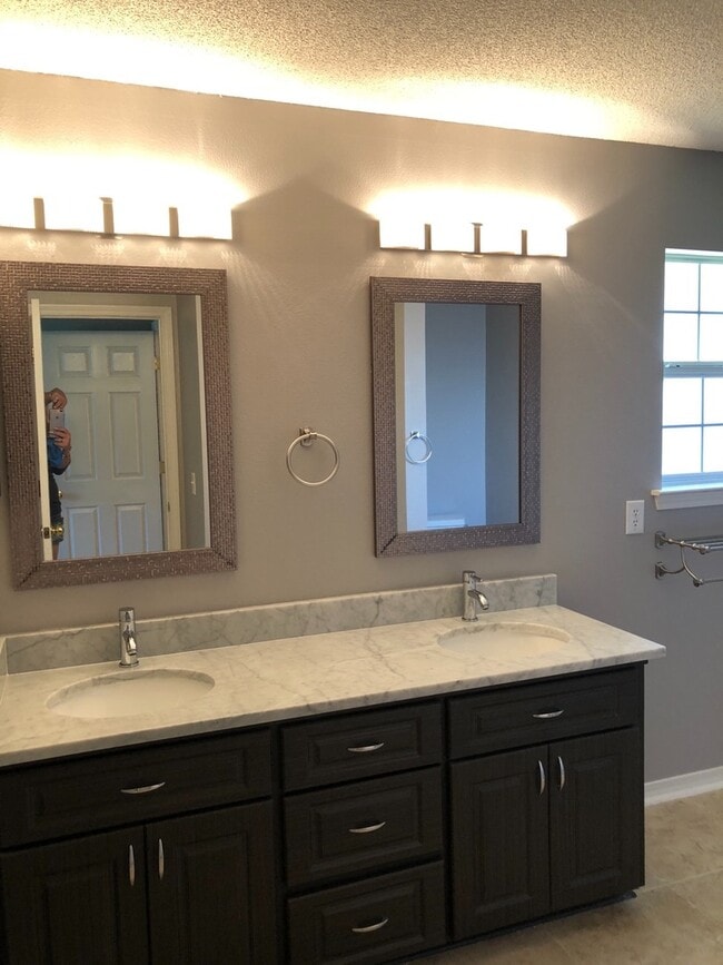 Building Photo - Gulf Breeze - Grand Ridge - 4 bedroom, 2.5...