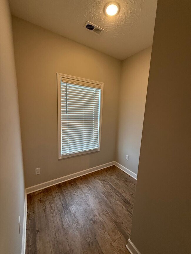 Building Photo - 632 Cumberland Cir