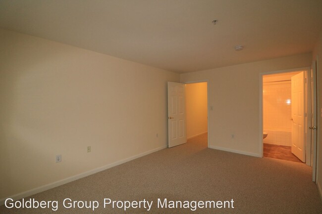 Building Photo - 6522 Lake Park Dr