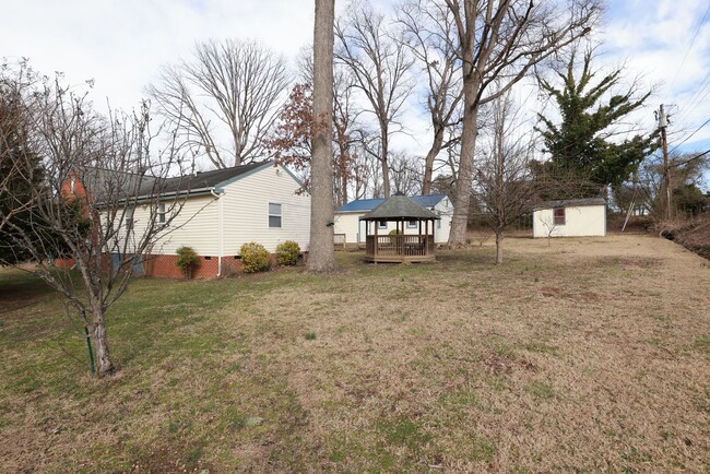 Building Photo - Spacious Brick Rancher in the heart of Tuckahoe in Westend!