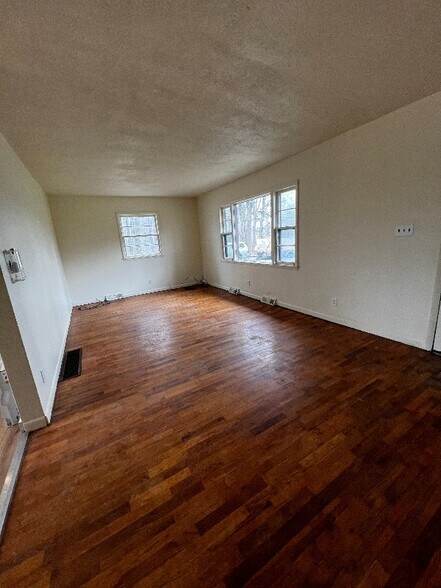 Building Photo - 2617 Vista Lake Dr