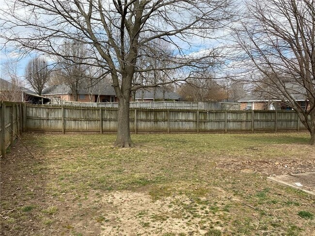Building Photo - 4902 Hawthorne Way