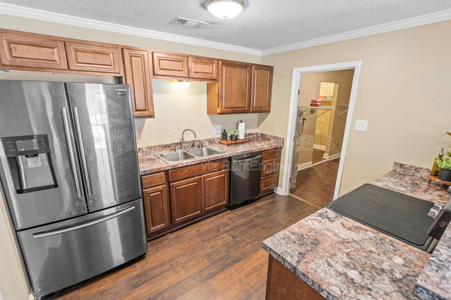 Building Photo - 583 Neal Dr