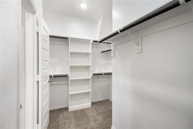 Building Photo - 828 Laguna Grn Ln
