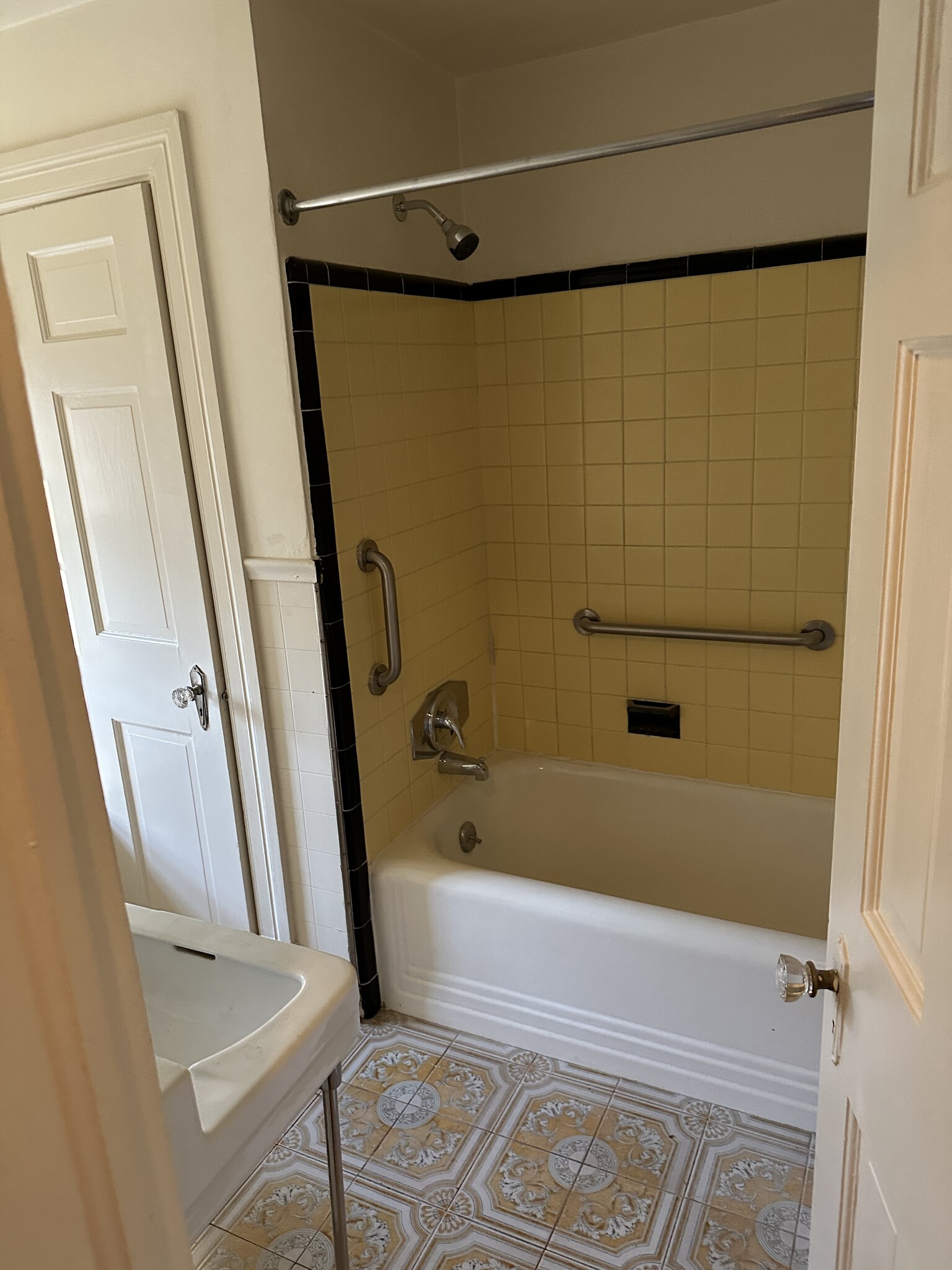 Building Photo - 6124 Old Dominion Dr