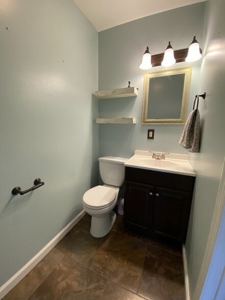 Building Photo - 88 Persian Lilac Dr
