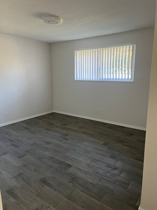 Building Photo - 299 Lobelia Ave