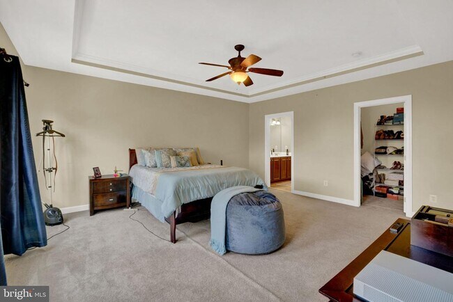 Building Photo - 2460 Eastbourne Dr