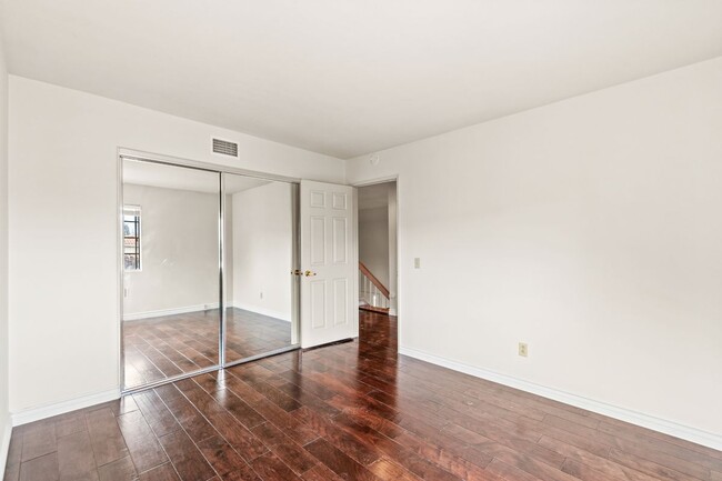 Building Photo - 471 Lorenzo Dr